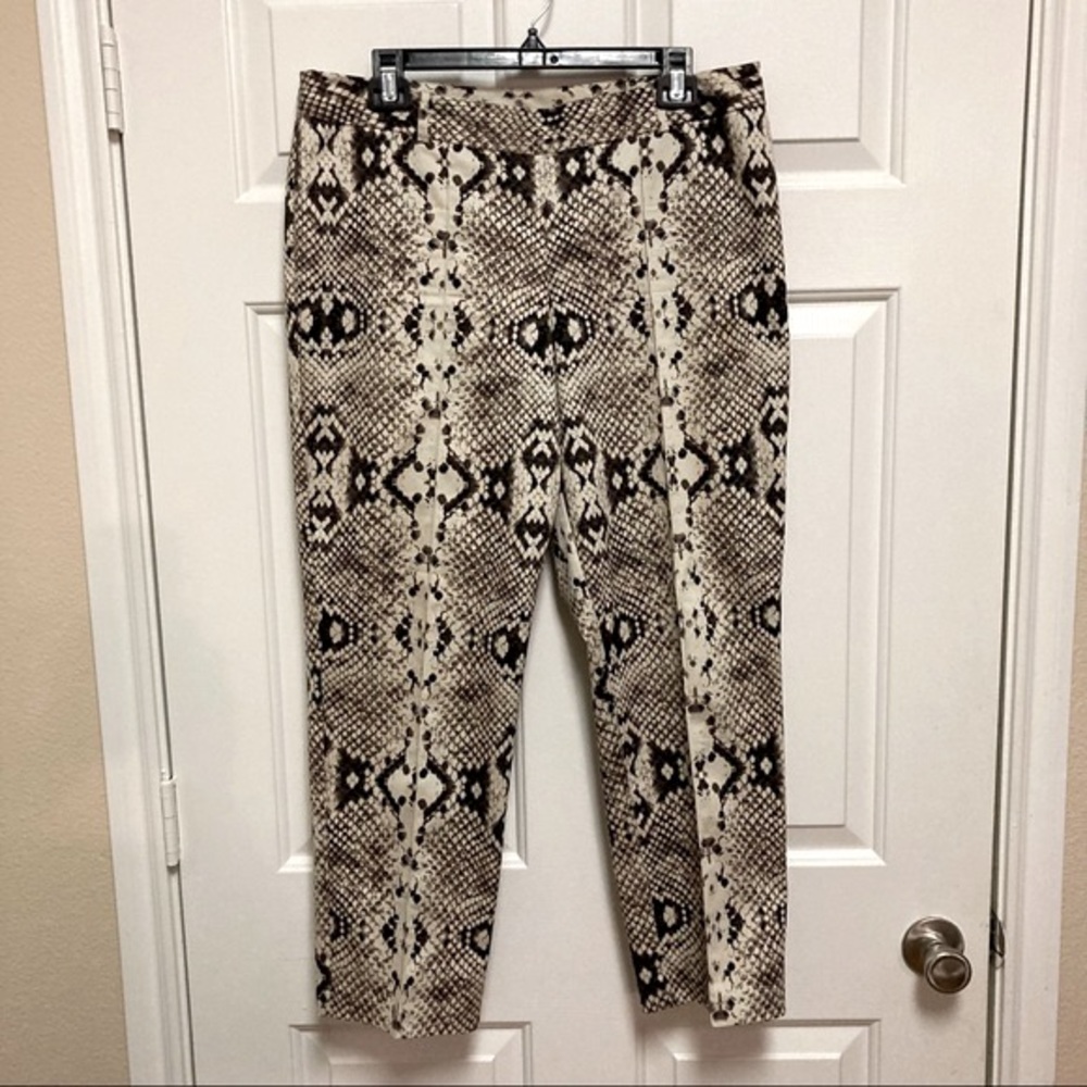 Worthington Women's Snake Print Tapered Cropped Pants Size 12 EUC